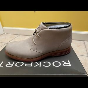 Rockport Chukka Boots Beige Size 8M suede feel boots waterproof winter